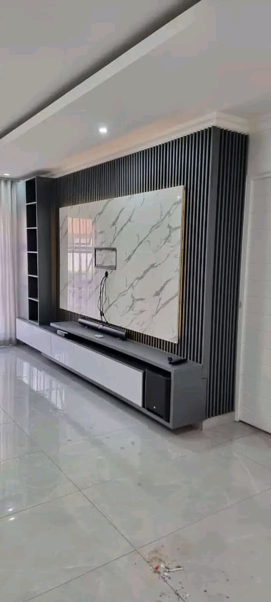 Dark slatted TV wall with a marble-look feature panel and floating console